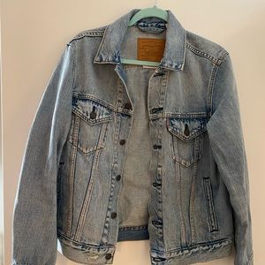 Levi’s VINTAGE FIT TRUCKER JACKET